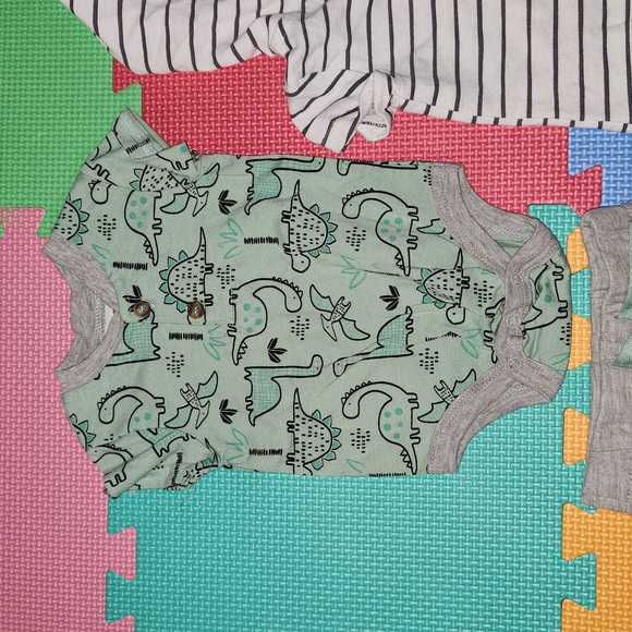 Max & Marcus dinosaur outfit set, size 0-3 months, like new - Picture 2 of 5